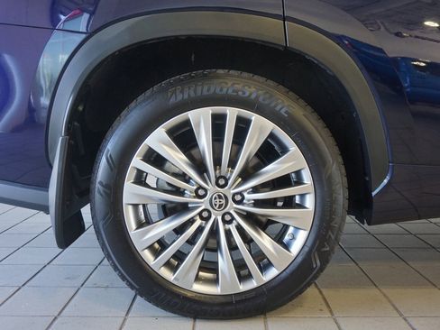 Used 2024 Toyota Highlander Platinum image 36