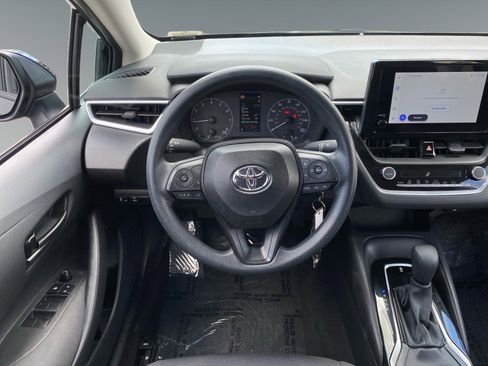 Used 2025 Toyota Corolla LE FWD image 12