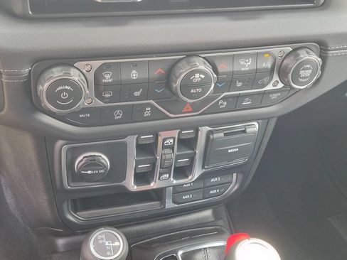 New 2026 Jeep Wrangler Unlimited Sahara AWD/4WD image 19