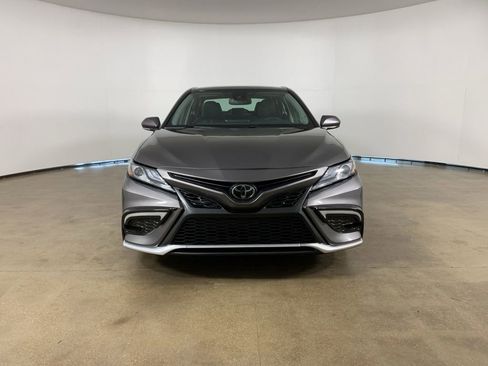 Used 2022 Toyota Camry XSE FWD image 3