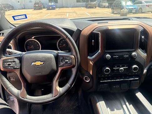 Used 2022 Chevrolet Silverado 1500 High Country w/ Technology Package AWD/4WD image 15