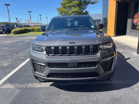 New 2026 Jeep Grand Cherokee Limited RWD image 3