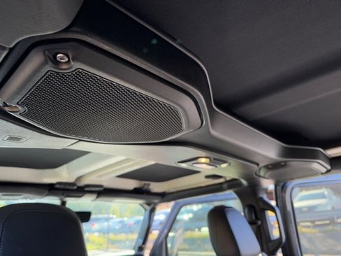 Used 2020 Jeep Wrangler Unlimited Sahara image 13