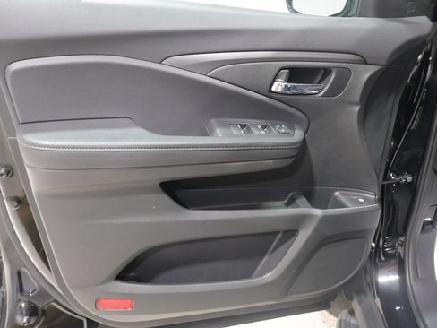 Used 2024 Honda Ridgeline Sport image 12