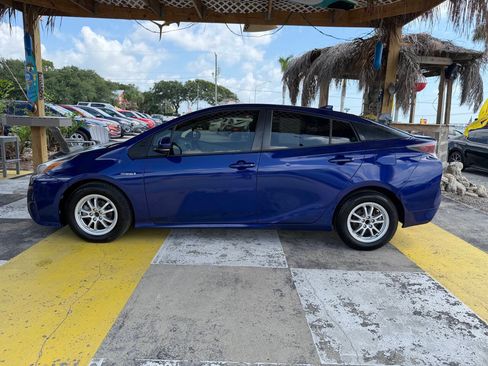Used 2016 Toyota Prius Two FWD image 9