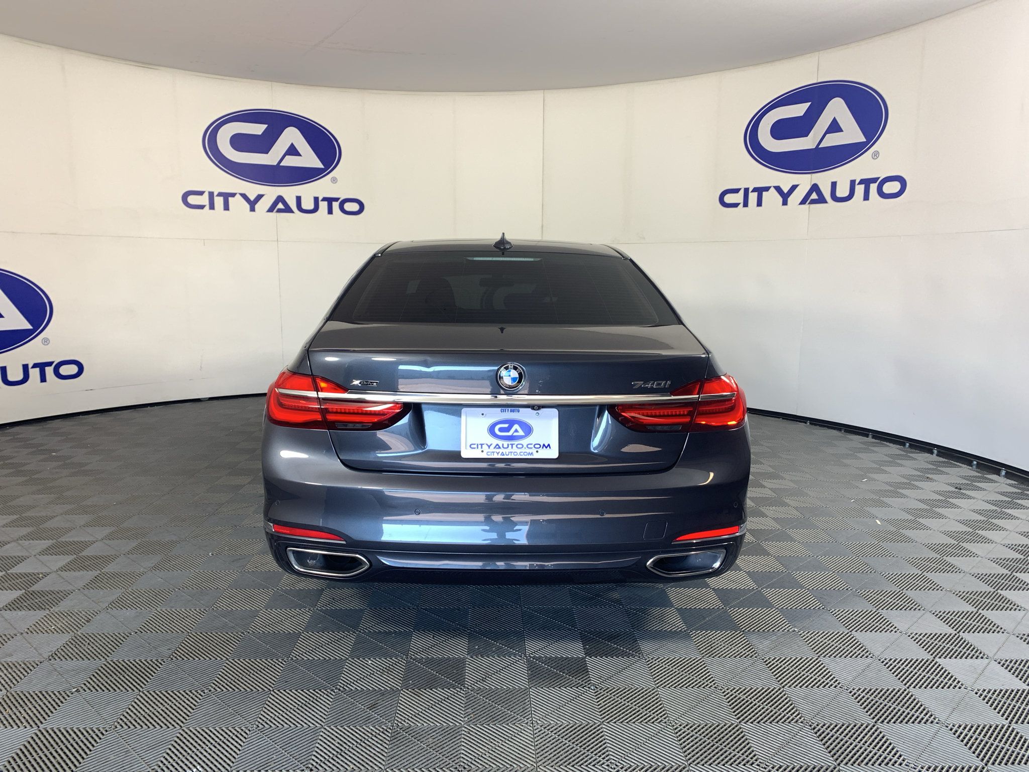 Used 2019 BMW 740i xDrive w/ Executive Package AWD/4WD image 4