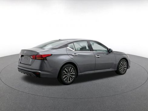 Used 2025 Nissan Altima 2.5 SV FWD image 9