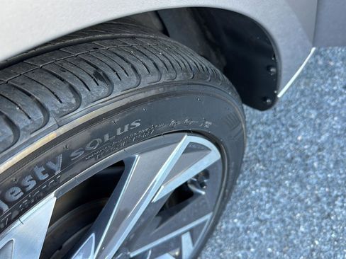 Used 2025 Hyundai Elantra SEL image 35