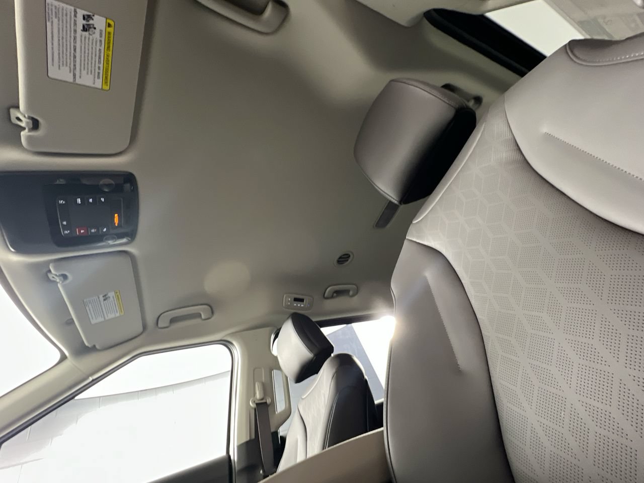New 2026 Kia Carnival FWD image 21