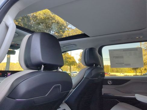 New 2025 Lincoln Navigator Reserve image 21