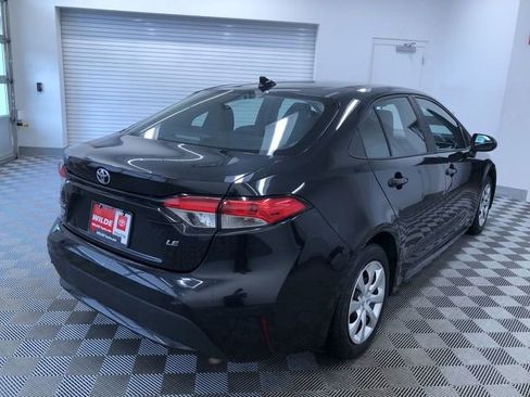Certified 2022 Toyota Corolla LE FWD image 32