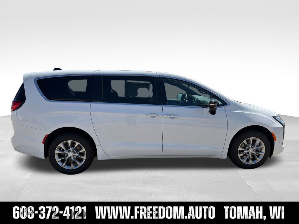 New 2027 Chrysler Pacifica Select AWD/4WD image 9