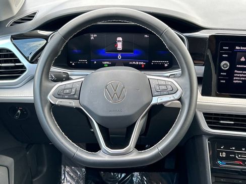 Used 2025 Volkswagen Taos SE FWD image 33