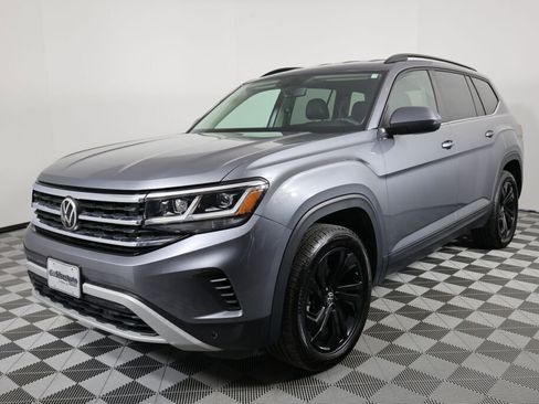 Used 2022 Volkswagen Atlas SE w/ Black Wheel Package image 5