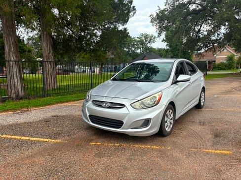 Used 2017 Hyundai Accent SE FWD image 2