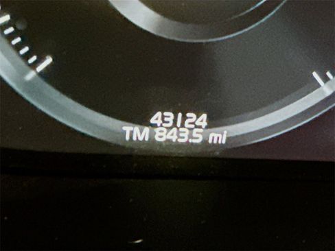 Used 2020 Volvo S60 T6 Momentum image 4