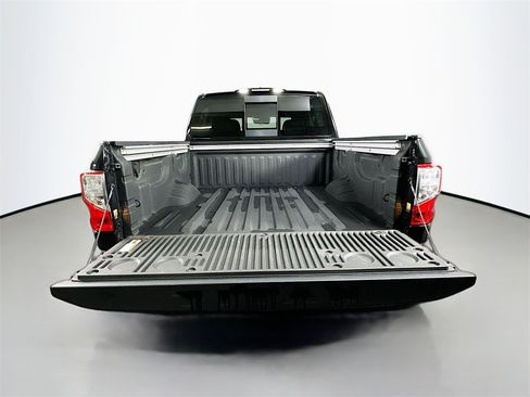 Used 2024 Nissan Titan SV w/ SV Convenience Package image 32
