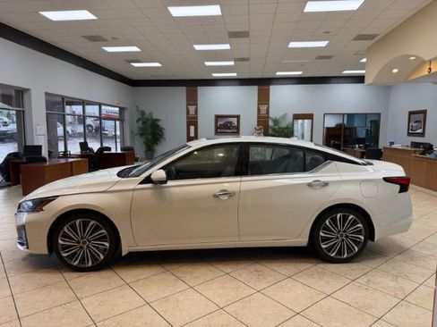 Used 2023 Nissan Altima 2.5 SL FWD image 4