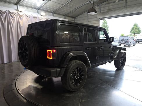 Used 2024 Jeep Wrangler Unlimited Sahara AWD/4WD image 3