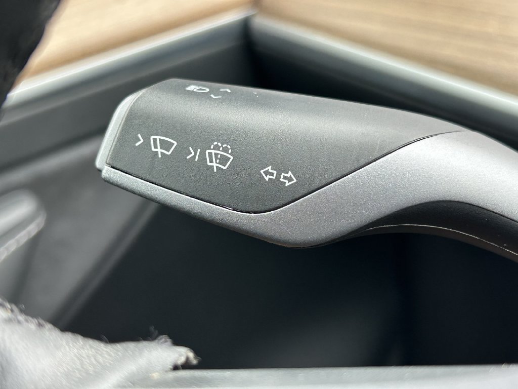 Used 2023 Tesla Model Y 2WD image 27