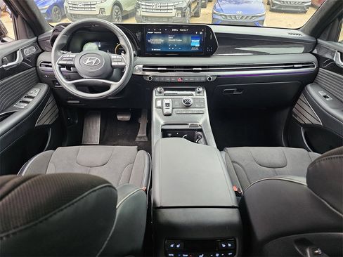Certified 2025 Hyundai Palisade Calligraphy image 8