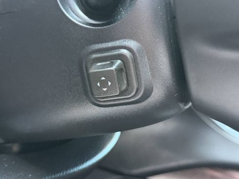 Used 2017 GMC Yukon XL SLT AWD/4WD image 25