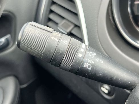 Used 2012 Chrysler 200 Touring image 26