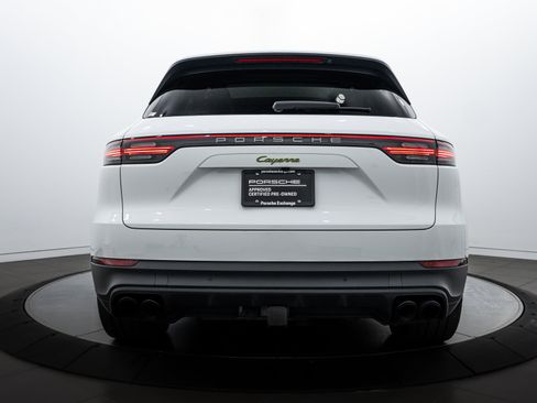 Certified 2022 Porsche Cayenne Platinum Edition image 6