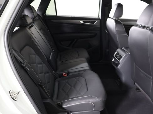 Used 2024 Volkswagen Atlas Cross Sport SE w/ Black Wheel Package AWD/4WD image 35