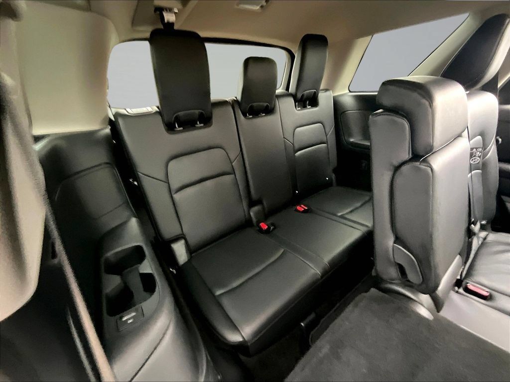 Used 2025 Nissan Pathfinder SL AWD/4WD image 28