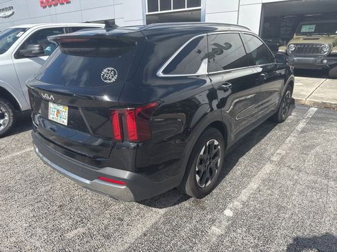 Used 2024 Kia Sorento S image 6
