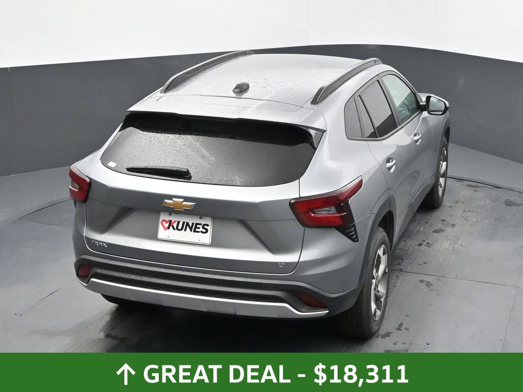 Used 2025 Chevrolet Trax LT FWD image 27