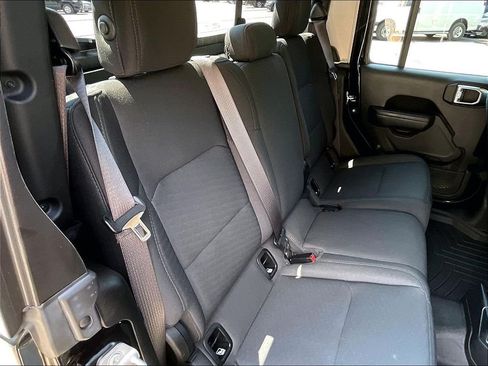 Used 2022 Jeep Gladiator Sport AWD/4WD image 17