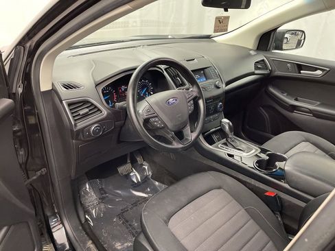 Used 2018 Ford Edge SE image 18