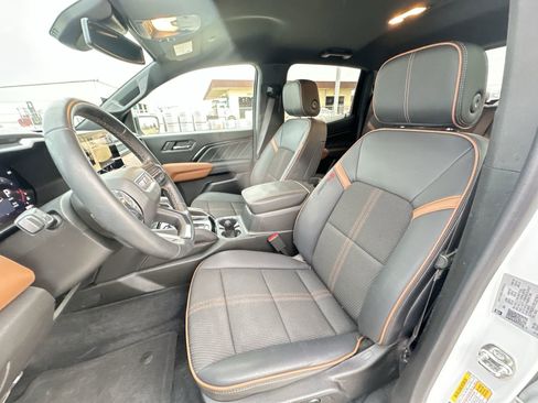 Used 2024 GMC Canyon AT4 w/ Technology Package image 19