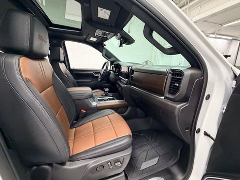 Used 2025 Chevrolet Silverado 1500 High Country w/ High Country Premium Package AWD/4WD image 32