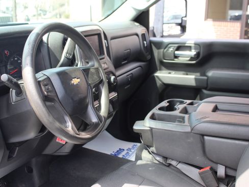 Used 2020 Chevrolet Silverado 2500 Custom w/ Custom Value Package image 13