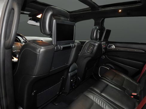 Used 2021 Jeep Grand Cherokee SRT image 29