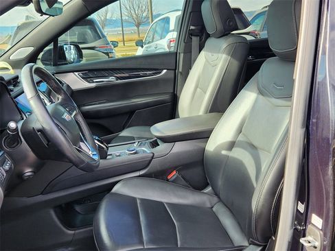 Used 2022 Cadillac XT6 Premium Luxury w/ Technology Package image 8