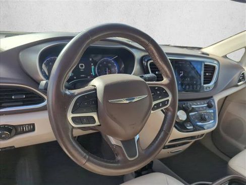 Used 2019 Chrysler Pacifica Touring-L Plus w/ Advanced Safetytec Group FWD image 25
