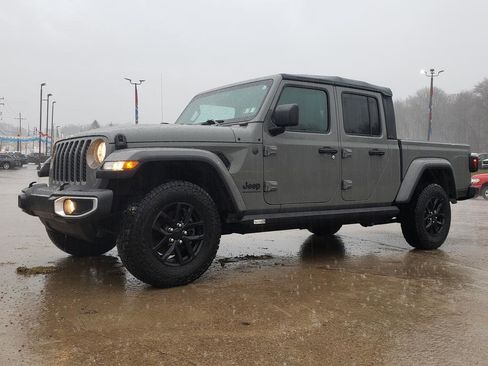 Used 2023 Jeep Gladiator Sport image 8