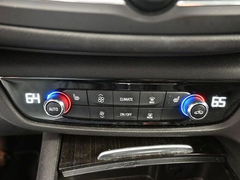 Used 2018 Buick Regal Essence w/ Driver Confidence Package #1 image 22