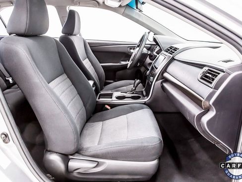 Used 2017 Toyota Camry LE image 32