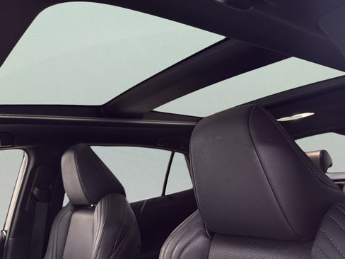 Used 2022 Toyota Venza Limited w/ Advanced Technology Package image 21