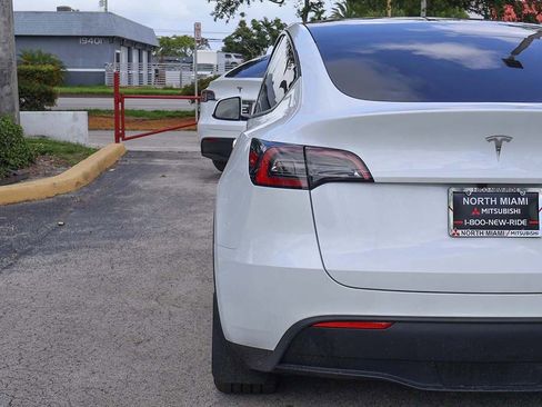 Used 2023 Tesla Model Y Long Range AWD/4WD image 16