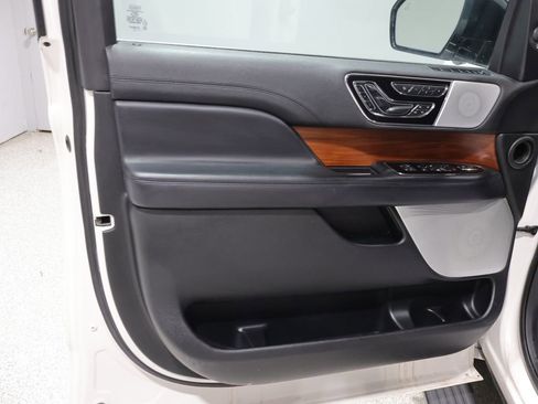 Used 2019 Lincoln Navigator L Reserve AWD/4WD image 12
