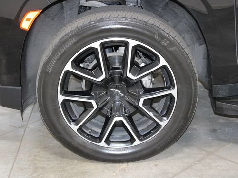 Used 2024 Chevrolet Suburban RST RWD image 22