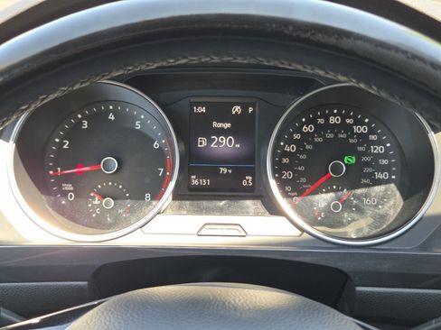 Used 2018 Volkswagen Tiguan SEL AWD/4WD image 35