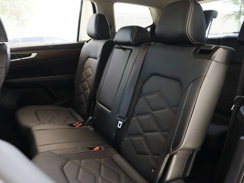 Certified 2026 Volkswagen Atlas SE FWD image 28