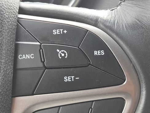 Used 2018 Jeep Grand Cherokee Altitude AWD/4WD image 30